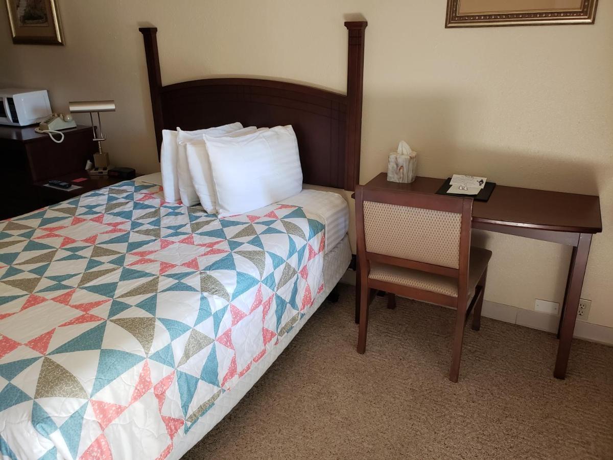 Autumn's Motel Roundup