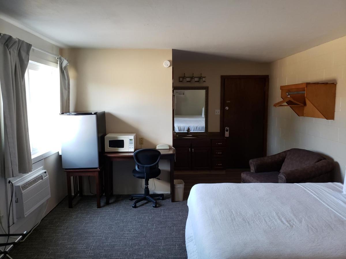 Autumn's Motel
