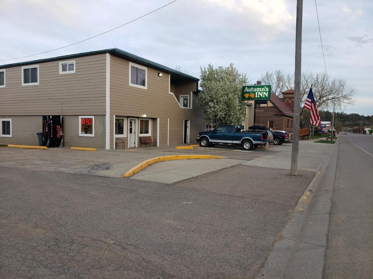 Autumn's Motel